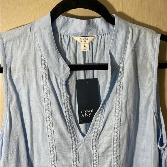 Crown and ivy eyelet large top v neck tiered NWT blue crochet - Picture 3 of 5